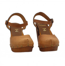 ZUECOS DE CUERO CARAMELO TACON 9