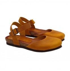 FLACHE SANDALEN OKER AUS LEDER