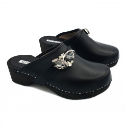 SCHWARZES HOLLÄNDISCHES MULE MIT SCHMUCK