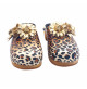 ZUECOS HOLANDESES DE LEOPARDO CON FLOR JOYA