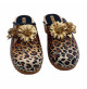 ZUECOS HOLANDESES DE LEOPARDO CON FLOR JOYA
