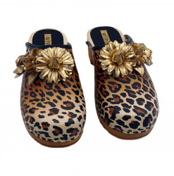 ZUECOS HOLANDESES DE LEOPARDO CON FLOR JOYA