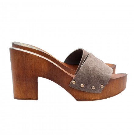 ZUECO ANTE TAUPE CON TACÓN 9 CM