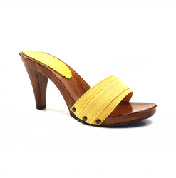 ZUECOS AMARILLOS TACÓN 9 CM...