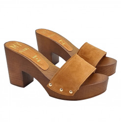 Bequeme Clogs aus hellbraunem Wildleder